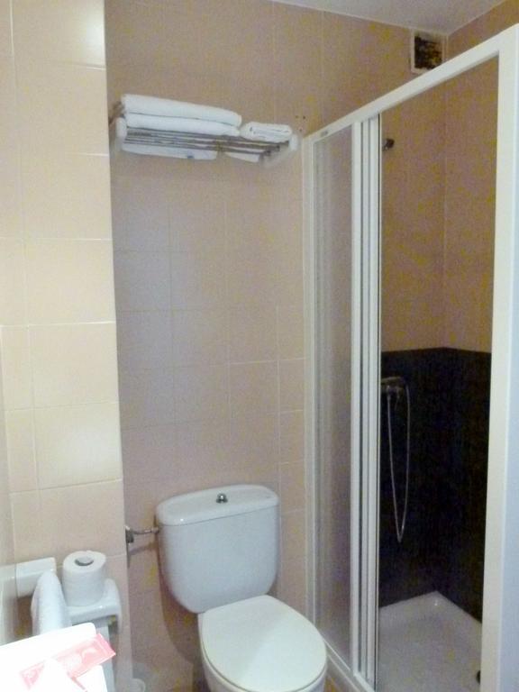 Hostal Chiquin Tapia De Casariego Quarto foto