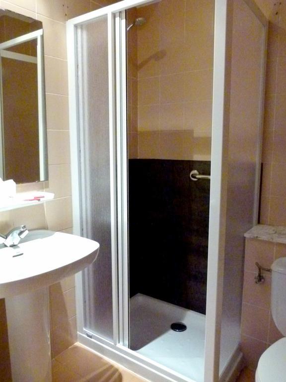 Hostal Chiquin Tapia De Casariego Quarto foto